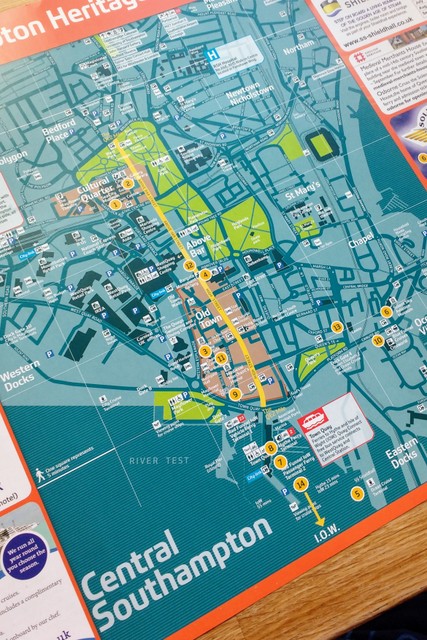 This tourist map shows most of the interesting features of the city centre